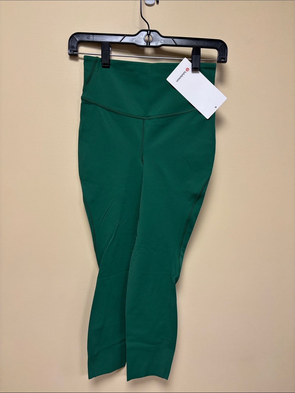 Lululemon Base Pace HR Crop 23” evergreen size 6 NWT